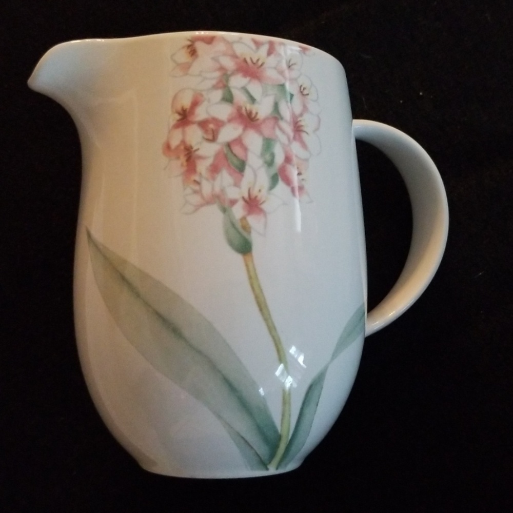 Peony Lane Lenox creamer. NWT